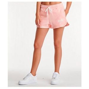 Brand new with tags Women’s Nike shorts. Sz L